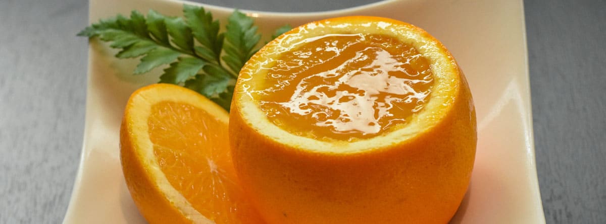 Gelatina dentro de una naranja