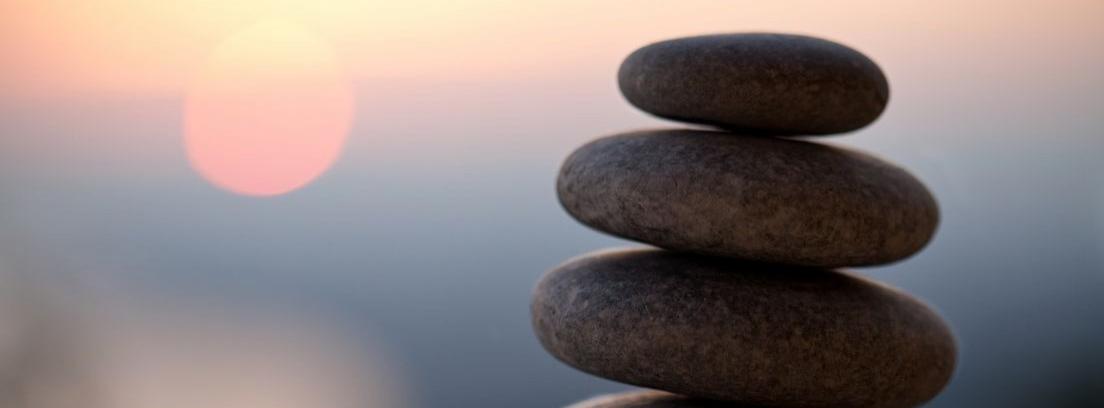 Dos piedras y velas zen