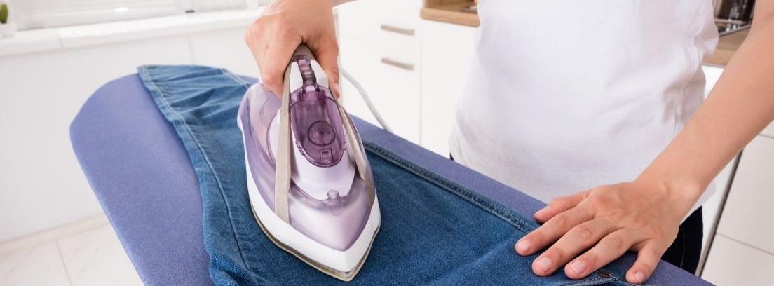 Cómo planchar los pantalones de traje