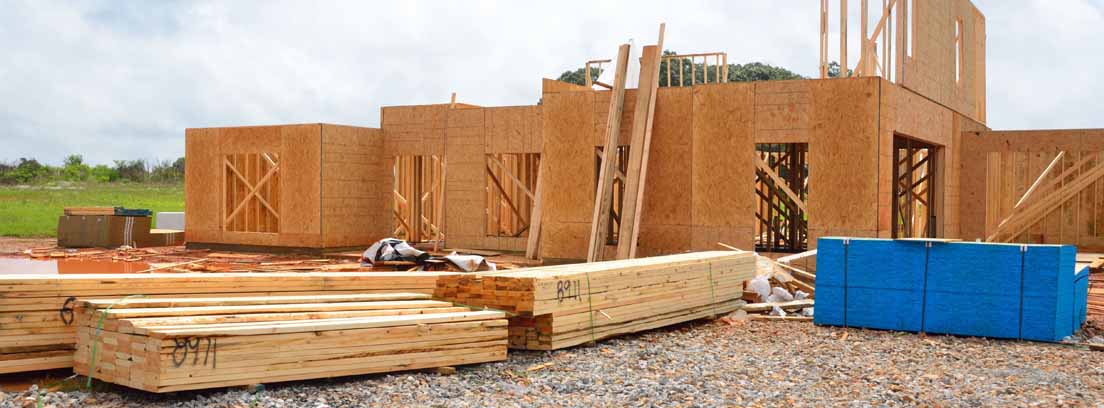 Casa de madera en construcción