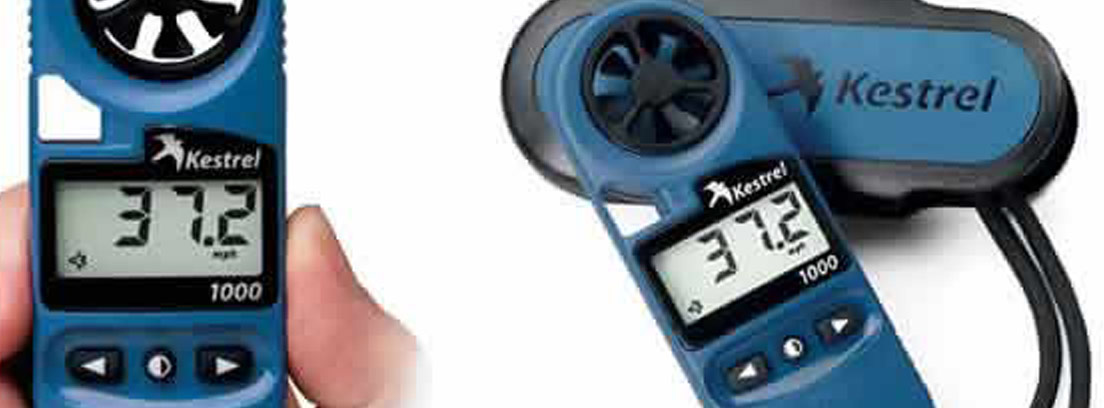 Anemómetro personal y digital de color azul de la marca Kestrel