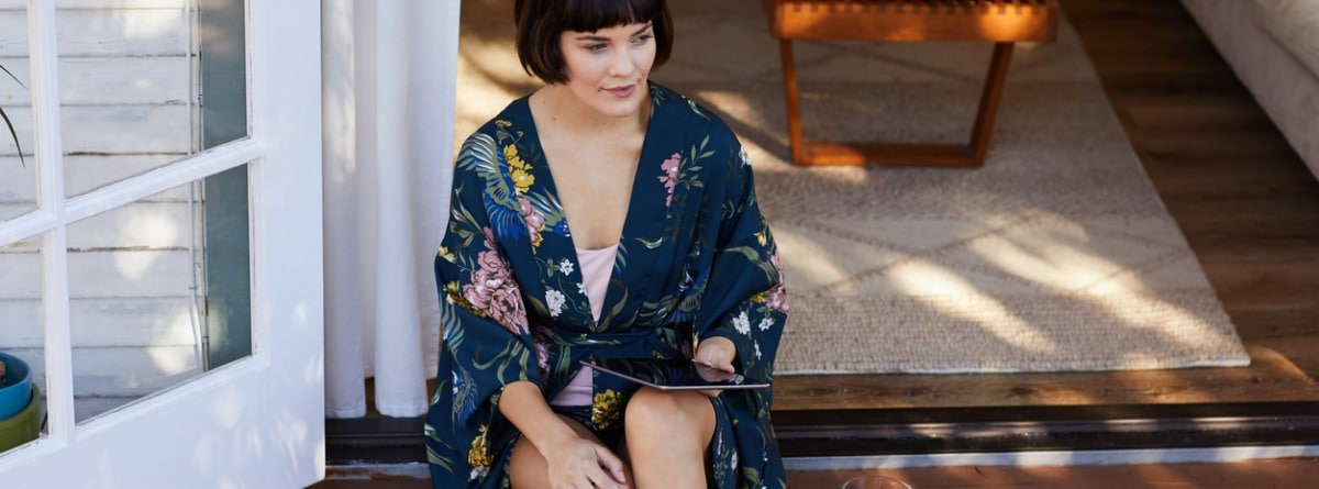 mujer con un kimono