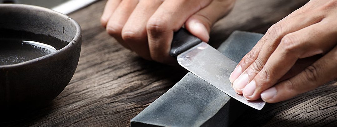 Distintas formas de afilar tus cuchillos en casa