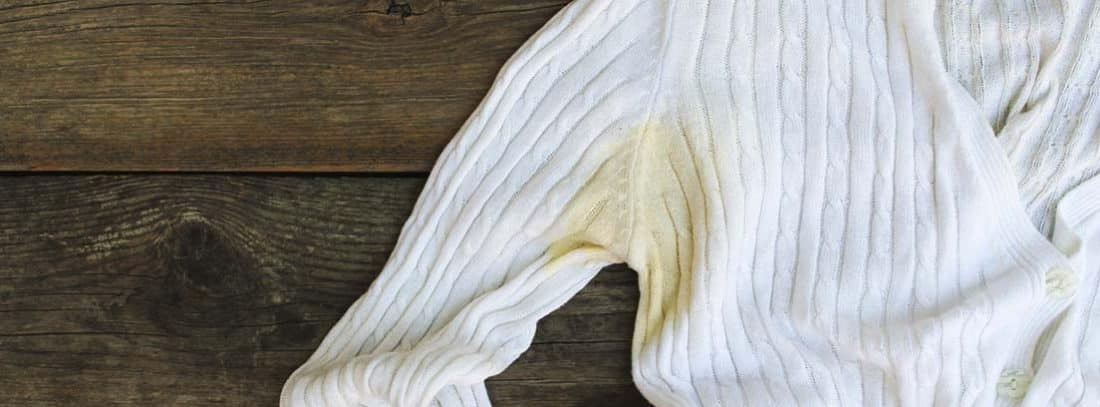 lavanda Fácil Funcionar Cómo quitar manchas amarillas de la ropa -canalHOGAR