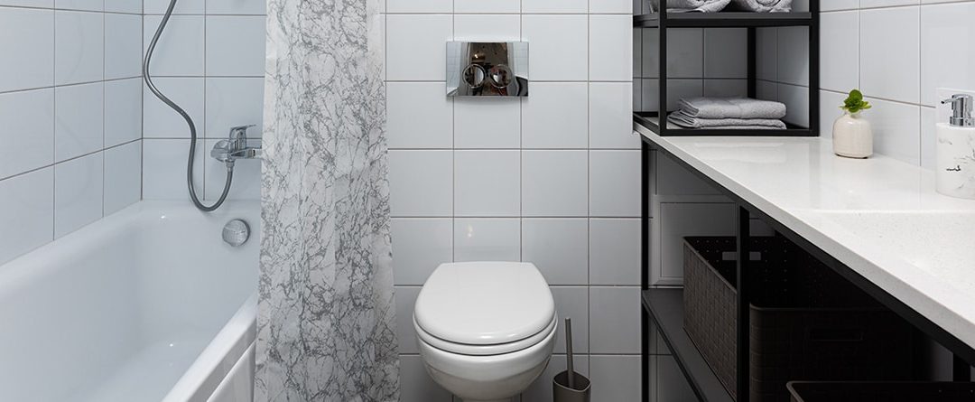 Alicatar las paredes de un cuarto de baño paso a paso