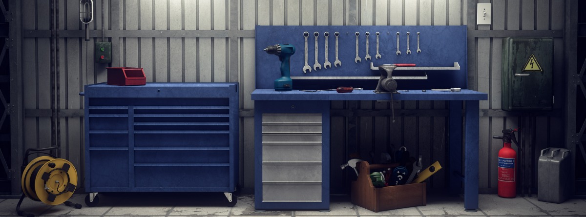 banco de trabajo de acero, color azul con cajoneras y herramientas
