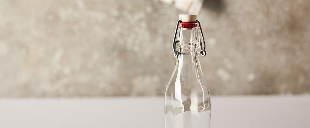 Cómo limpiar una botella por dentro