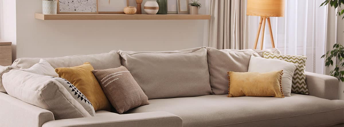 Cómo combinar los cojines del sofá