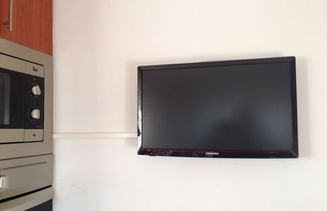 Cómo colgar una TV en la pared fácilmente - canalHOGAR