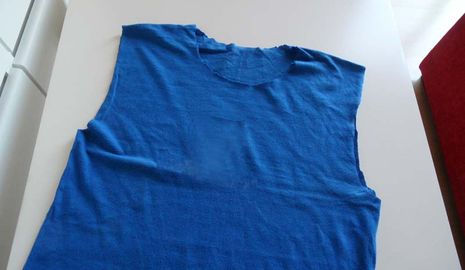 Cortar camisetas para una nueva imagen Cortar camisetas para una nueva imagen