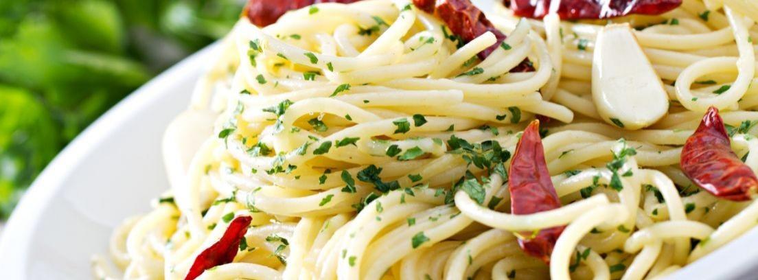 espaguetis al ajo con microondas