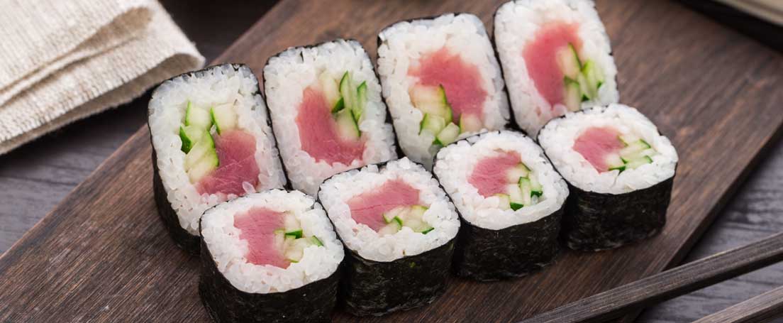 sushi casero de atún y pepino Sushi de atún y pepino