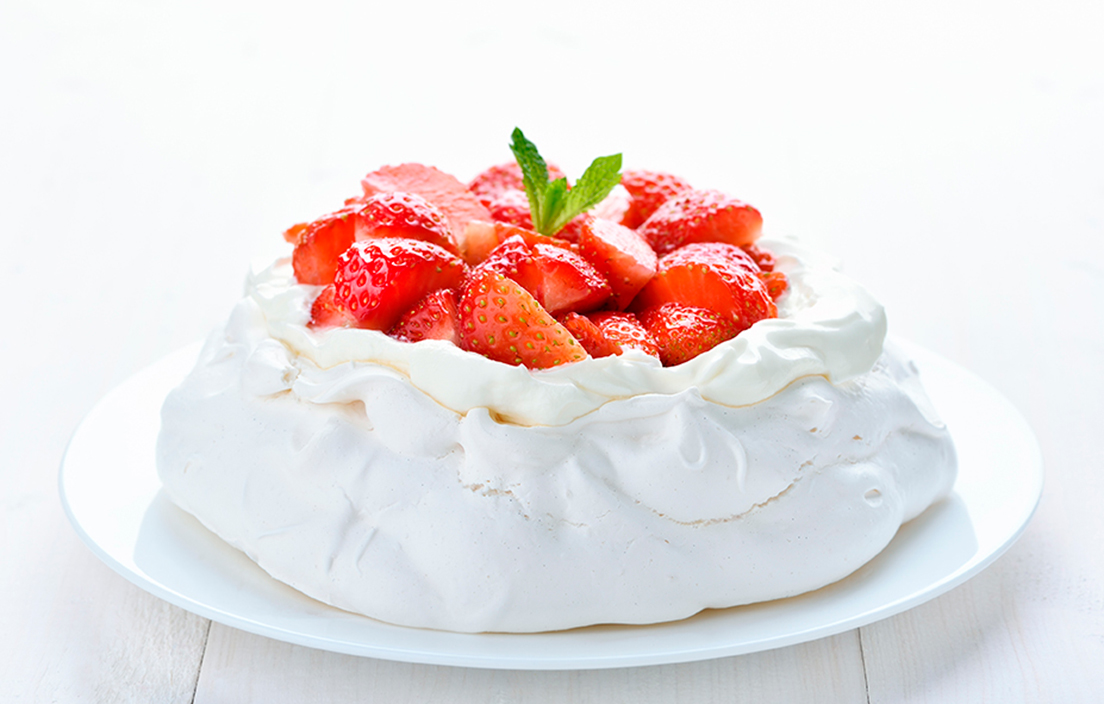 Pavlova de fresas con nata