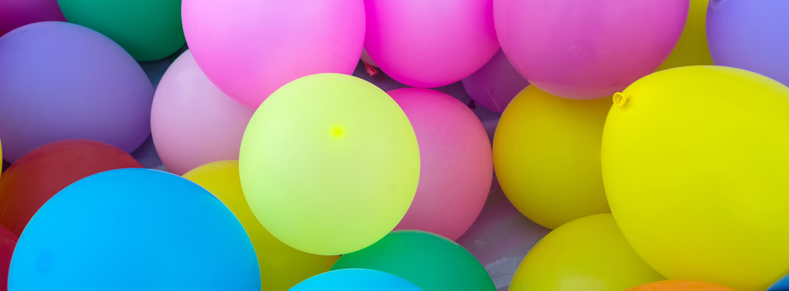 Globos de colores para juegos infantiles para cumpleaños
