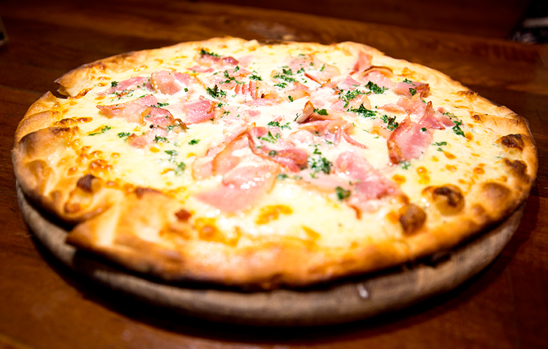 Pizza carbonara