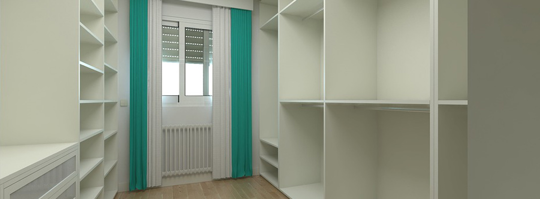 vestidor blanco vacío en una habitación pequeña