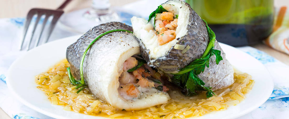 Lubina rellena de atún y gambas